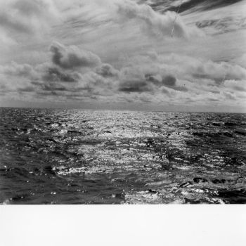 Paysage de mer - photographie prise à bord du chalutier Terre Neuvas Bois Rosé - 1952