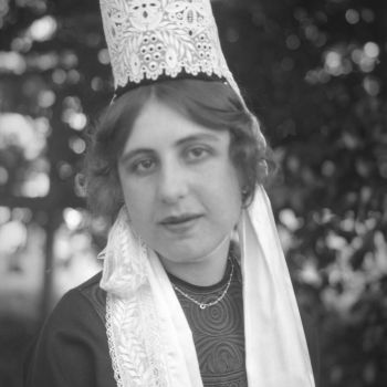 Portrait d'Anita Conti en Bretonne vers 1915