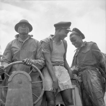 Guinée - portrait de trois pêcheurs à bord d'un bateau - 1946-1949