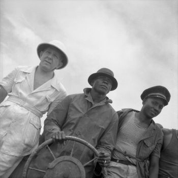 Guinée - portrait de pêcheurs à bord d'un bateau avec Joël Goldinberg - 1946-1949