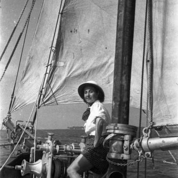 Guinée - voilier Johanna - portrait d'Anita Conti à bord - 1949