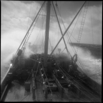 Chalutier Terre-Neuvas Bois Rosé - le navire par gros temps - 1952