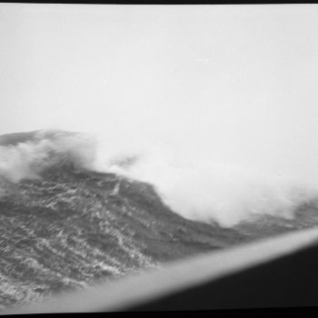 Vague - photographie prise à bord du chalutier Terre Neuvas Bois Rosé - 1952