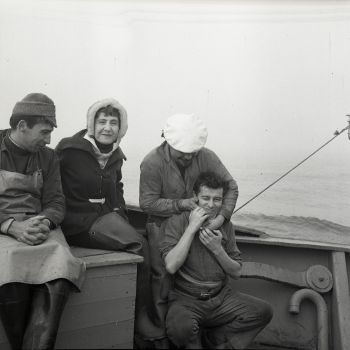Chalutier Deux Amis - portrait de groupe avec Anita Conti - 1960-1961
