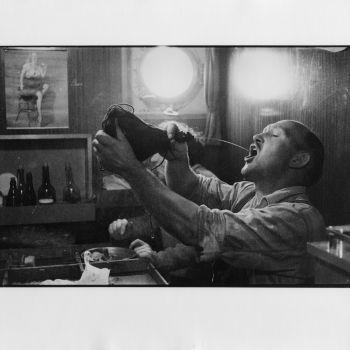 Chalutier Deux Amis - homme buvant à la gourde - 1960-1961