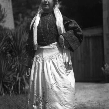 Anita Conti en Bretonne vers 1915 - 2