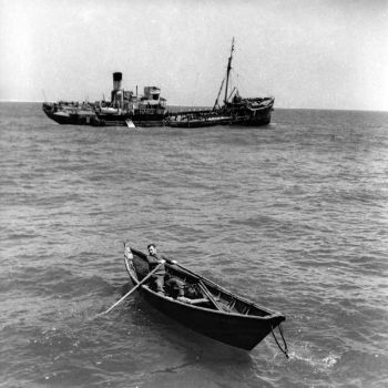 Chalutier Hardi II   canot et navire en mer 1941 1943