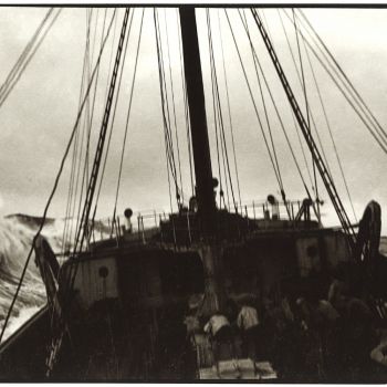 Chalutier Terre Neuvas Vikings   proue du navire marins sur le pont 1939