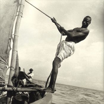 Sénégal Niombato   pêcheur sur une pirogue à voile 1942 1949